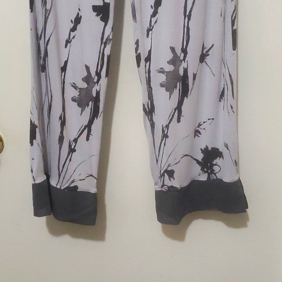 H Halston LLILK Lounge Grey/ Black Lilly Flower Chiffon Trimmed Pants Set Sz S/P - Picture 8 of 11